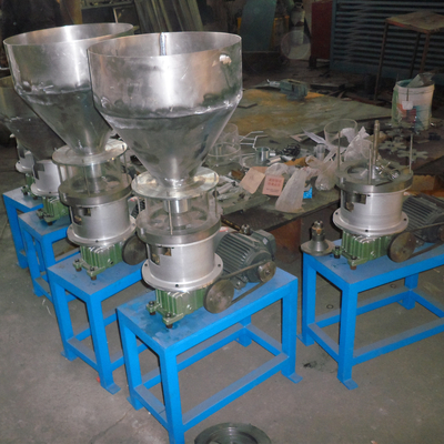 ซื้อ ISO9001 เครื่องผลิตยางจักรยานยนต์ เครื่องฉีดขุ่นยางอัตโนมัติ เครื่องฉีดขุ่นสีเขียว online manufacture