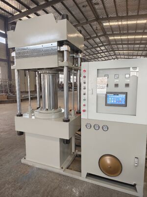 ราคาดี 600×600 มิลลิเมตร แผ่นร้อน 100 ตันแรงกดยาง เครื่องพิมพ์ Vulcanizing เครื่องพิมพ์ด้วยระบบควบคุม PLC สําหรับการผลิตยาง ออนไลน์